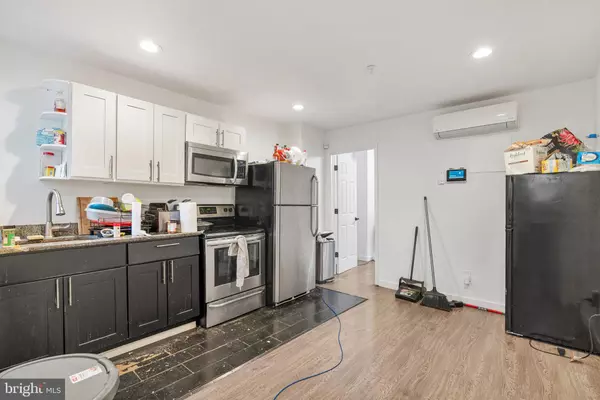 Philadelphia, PA 19121,2017 W OXFORD ST