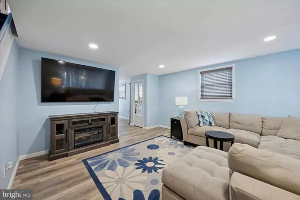 Philadelphia, PA 19114,3416 HOLYOKE RD