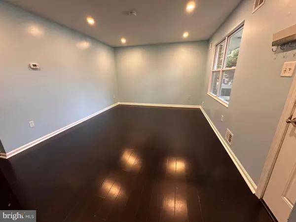 Gaithersburg, MD 20877,8404 TOWNE CREST CT