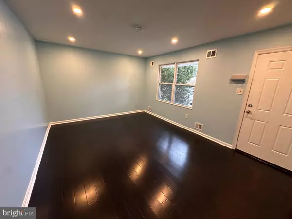 Gaithersburg, MD 20877,8404 TOWNE CREST CT