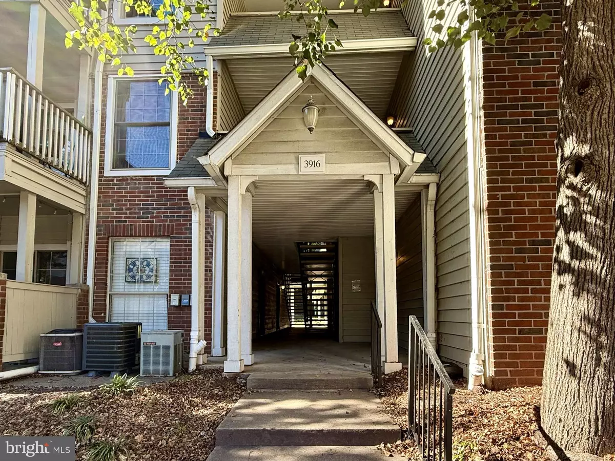Fairfax, VA 22033,3916 PENDERVIEW DR #435