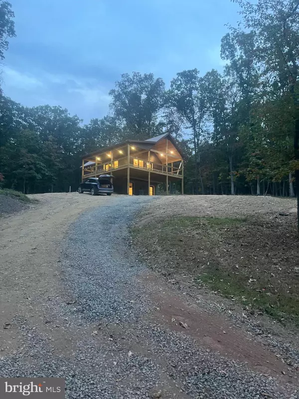 Berkeley Springs, WV 25411,1293 HOLLY HILL LN