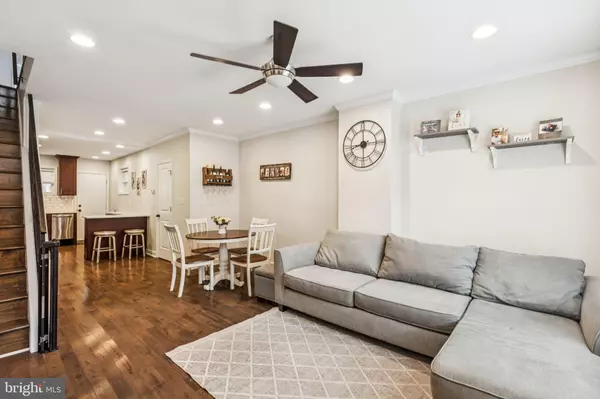 Philadelphia, PA 19145,2415 S OPAL ST