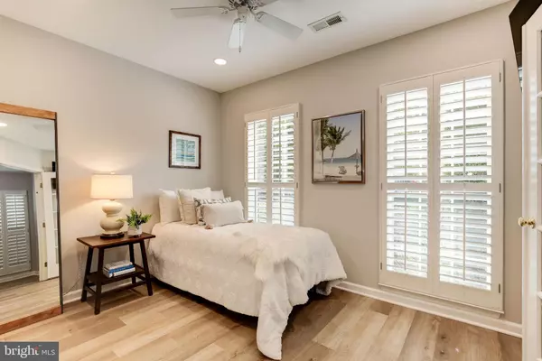 Gaithersburg, MD 20878,702 MARKET ST E