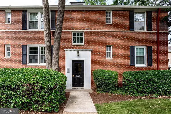 206 N GEORGE MASON DR #1, Arlington, VA 22203