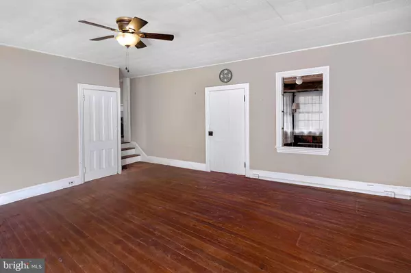 Pennington, NJ 08534,120 S MAIN ST