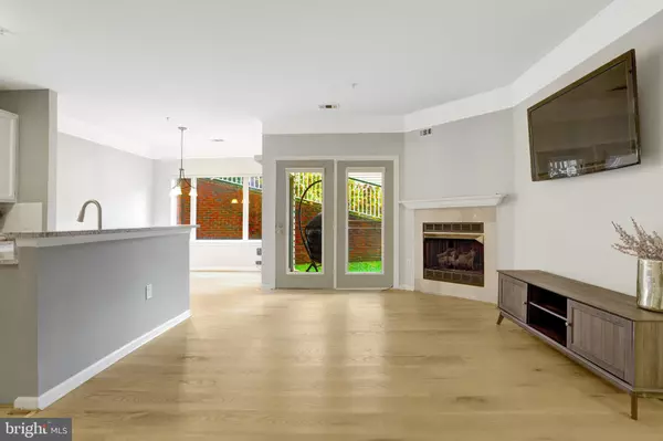 Alexandria, VA 22315,6547 GRANGE LN #104