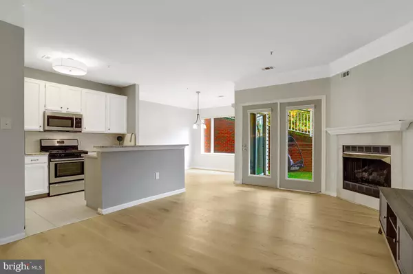 Alexandria, VA 22315,6547 GRANGE LN #104