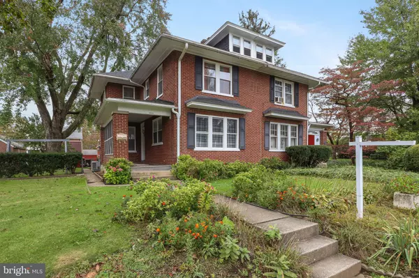 1055 LOUISE AVE, Lancaster, PA 17601