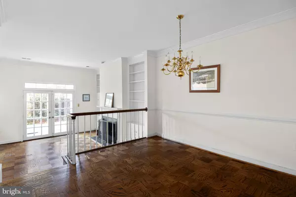 Alexandria, VA 22314,211 S WEST ST S