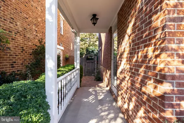 Alexandria, VA 22314,211 S WEST ST S