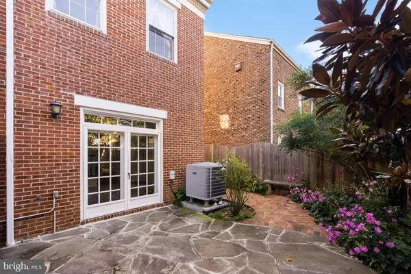 Alexandria, VA 22314,211 S WEST ST S