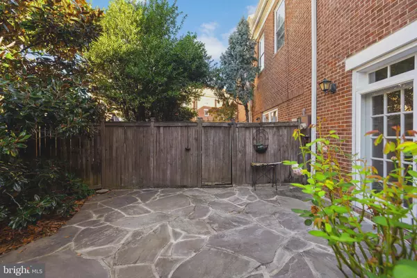 Alexandria, VA 22314,211 S WEST ST S