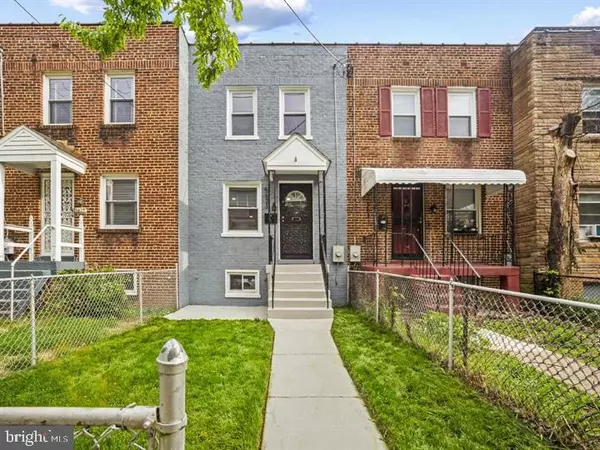 5623 EADS ST NE, Washington, DC 20019