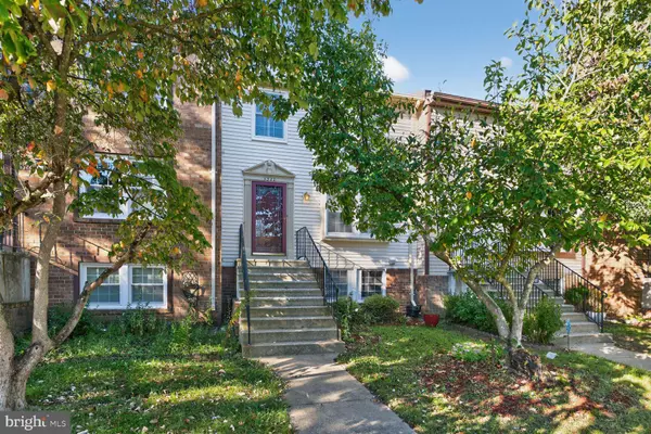 5320 LAROCHELLE CT, Alexandria, VA 22315