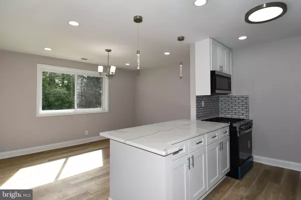 Kensington, MD 20895,3225 UNIVERSITY BLVD W #22