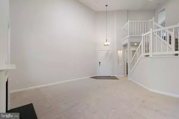Alexandria, VA 22315,7034 ELLINGHAM CIR #F