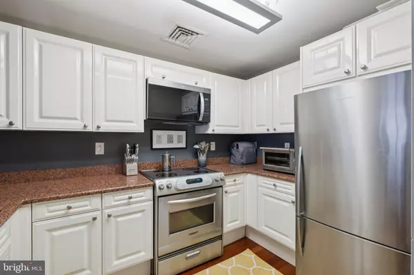 Philadelphia, PA 19102,1500 CHESTNUT ST #15E