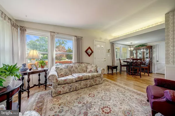 Falls Church, VA 22042,7124 WADE PL