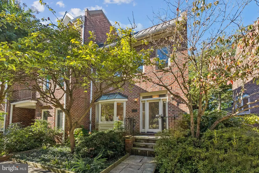 4044 CHANCERY CT NW, Washington, DC 20007