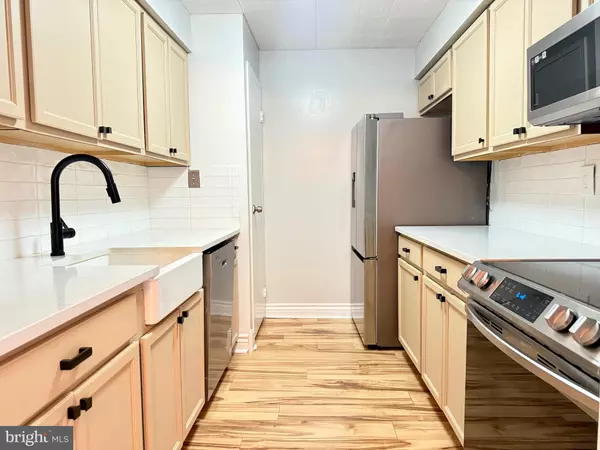 Alexandria, VA 22304,5300 HOLMES RUN PKWY #1012