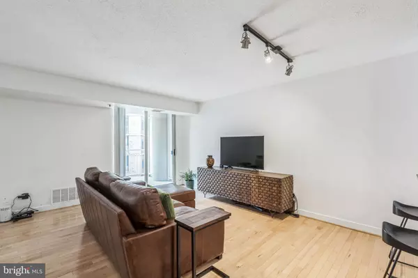 Bethesda, MD 20814,7500 WOODMONT AVE #S714