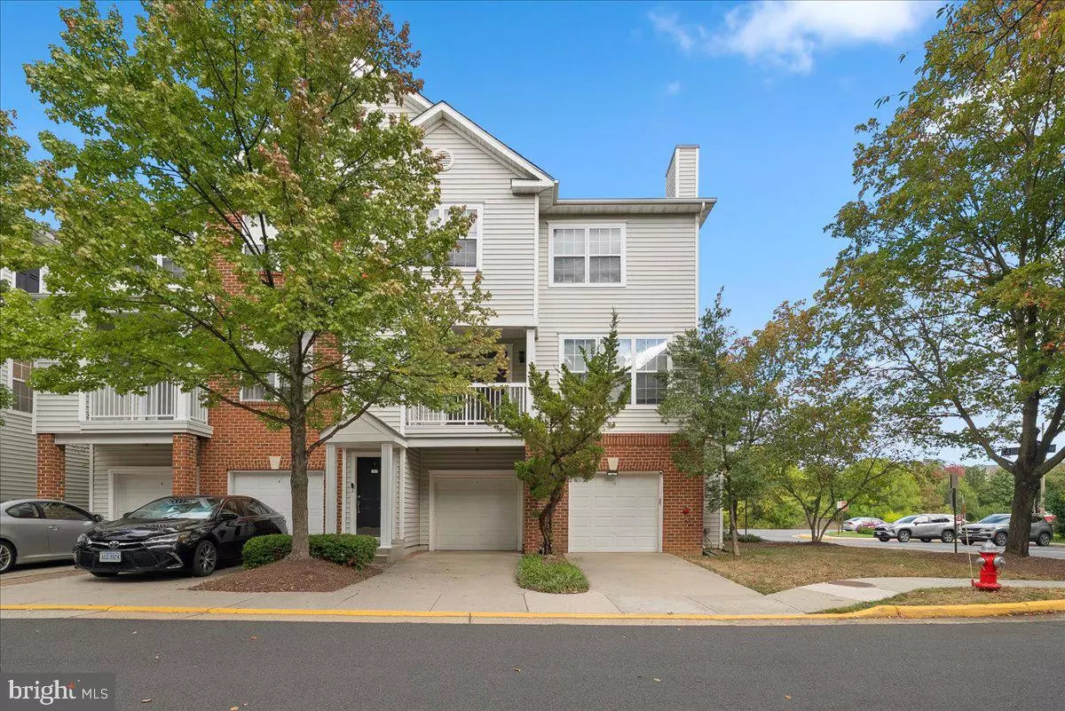 Herndon, VA 20171,13052 MARCEY CREEK RD #13052