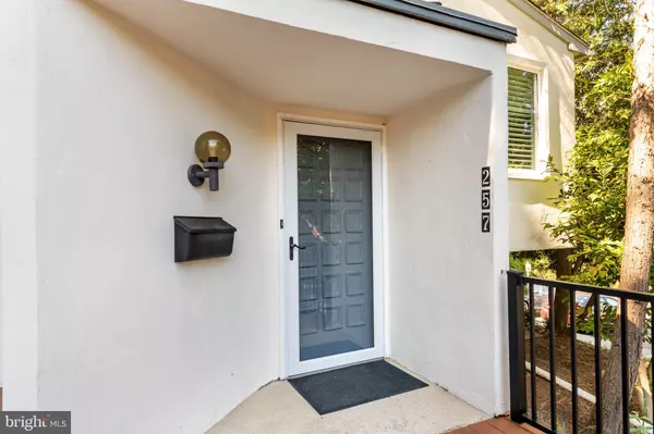 Newtown Square, PA 19073,257 W CHELSEA CIR