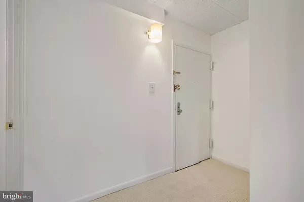 Alexandria, VA 22304,5160 MARIS AVE #201