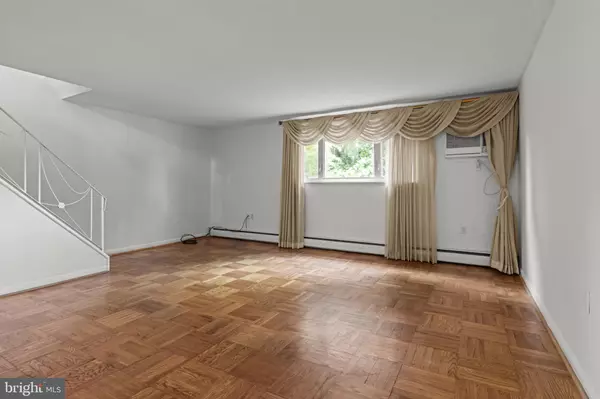 Philadelphia, PA 19111,8339 STRAHLE PL