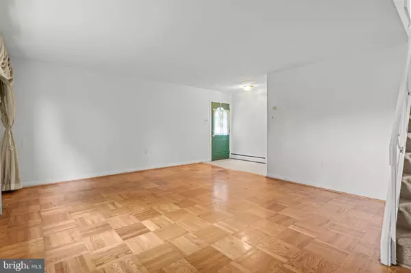 Philadelphia, PA 19111,8339 STRAHLE PL