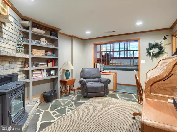 Mechanicsburg, PA 17055,24 CIRCLE DRIVE