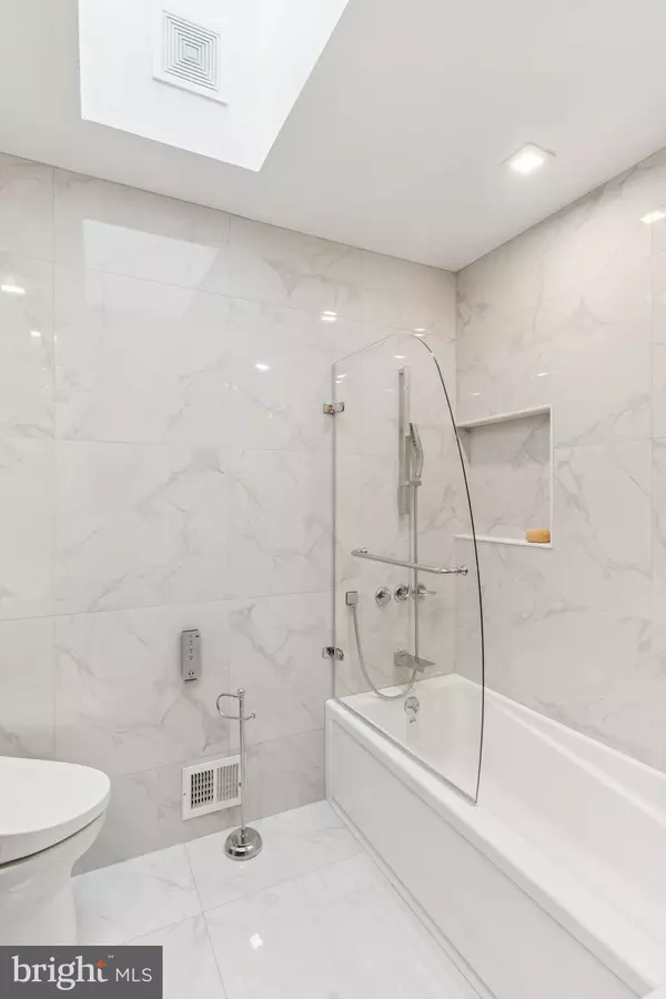 Bowie, MD 20716,15904 ARK CT