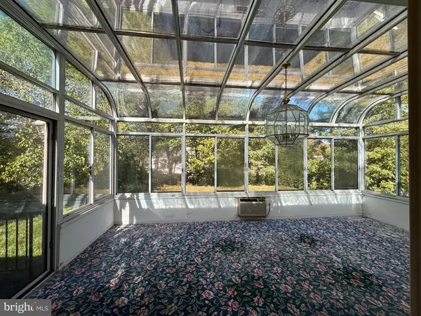 Moorestown, NJ 08057,423 PARK BLVD