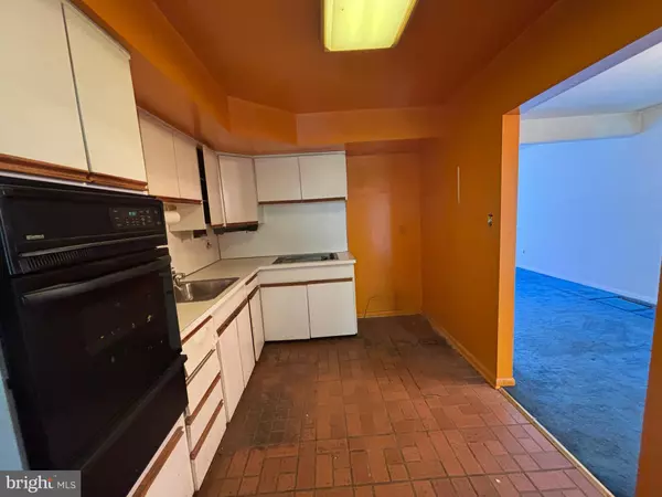 Moorestown, NJ 08057,423 PARK BLVD