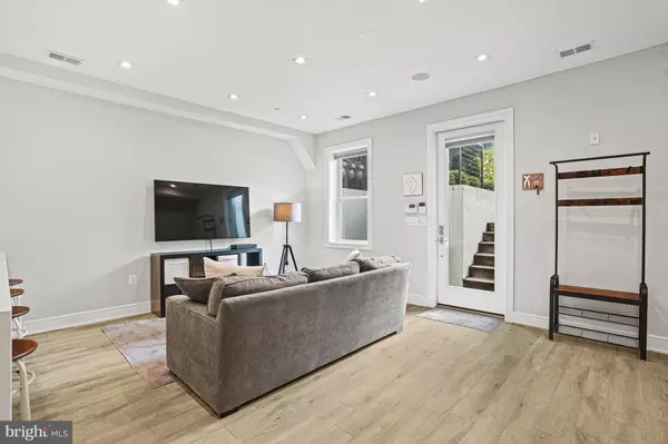 Washington, DC 20001,725 EUCLID ST NW #1