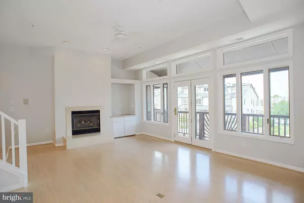 Annapolis, MD 21403,7025 CHESAPEAKE HARBOUR DR #18B