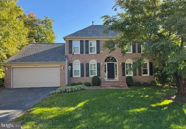 8605 EAGLE GLEN TER, Fairfax Station, VA 22039