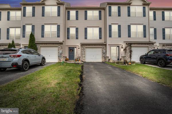 304 MESA LN, York, PA 17408