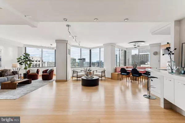 Philadelphia, PA 19103,202-10 W RITTENHOUSE SQ #2703-04