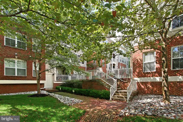 5108 DONOVAN DR #303, Alexandria, VA 22304