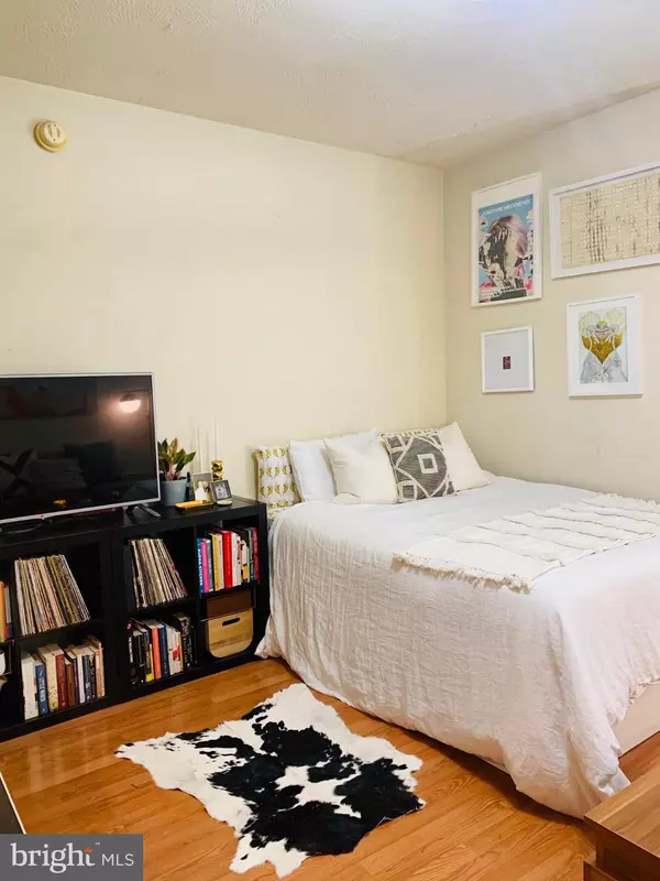 Philadelphia, PA 19107,1324 LOCUST ST #317