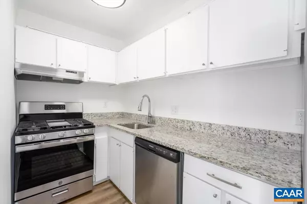 Charlottesville, VA 22901,555 BURGOYNE RD #13