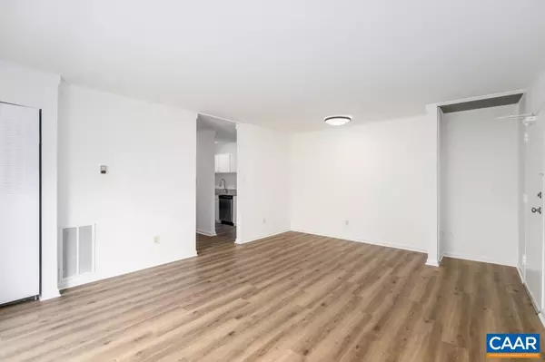 Charlottesville, VA 22901,555 BURGOYNE RD #13