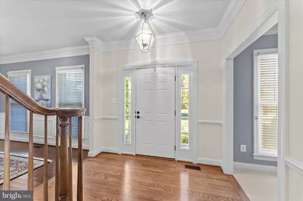 Clifton, VA 20124,6401 NOBLE ROCK CT