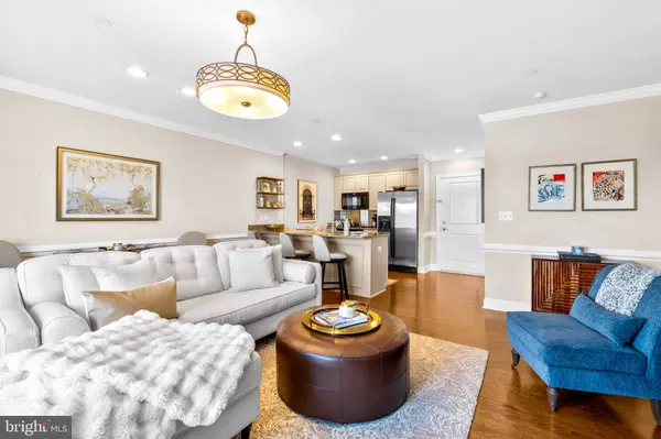 Haddonfield, NJ 08033,30 KINGS CT #302