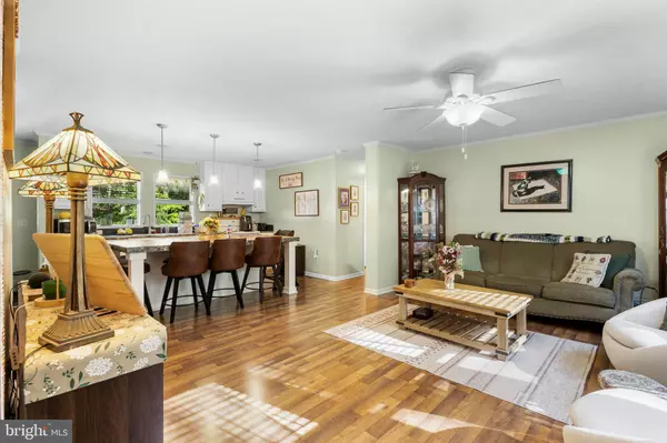 Hague, VA 22469,895 LONG POINT RD