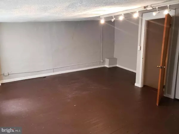 Philadelphia, PA 19106,114 N 3RD ST #2