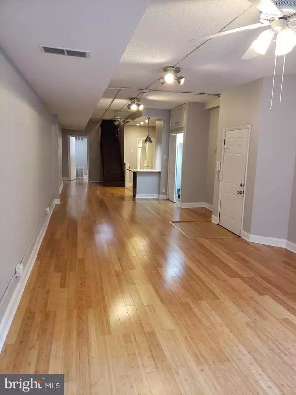 Philadelphia, PA 19106,114 N 3RD ST #2