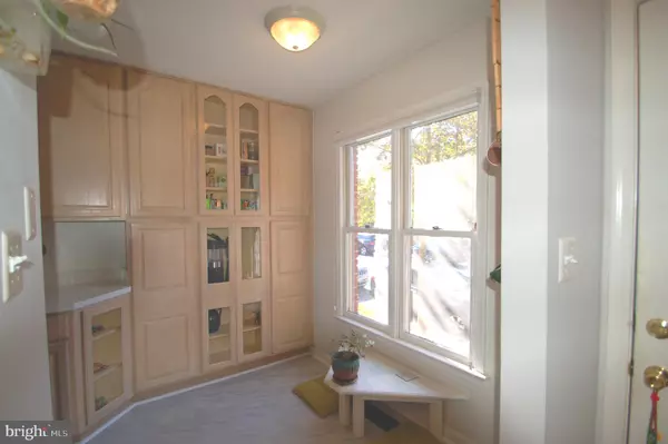 Gaithersburg, MD 20878,539 TSCHIFFELY SQUARE RD